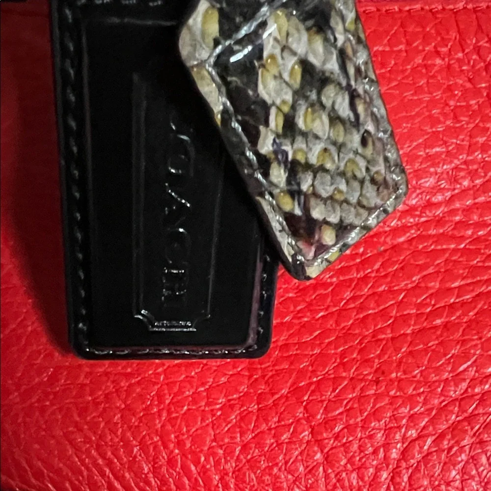 Coach Black Leather hangtag with a hard to find Snakeskin hangtag - Picture 4 of 4